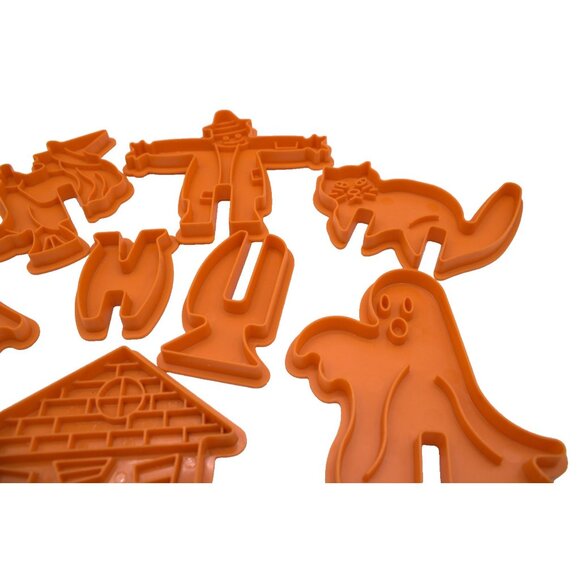 Nordic Ware Halloween 3D Cookie Cutter Set Witch Ghost Scarecrow Pumpkin 12 Pcs - Picture 7 of 8